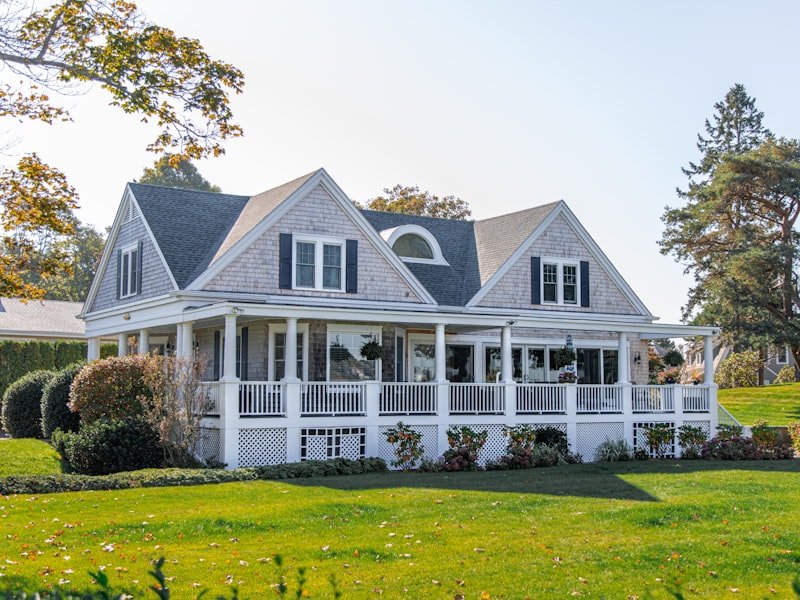 Multi-unit residential house with covered porch
